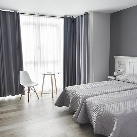 פאלאס דה ריי Hotel Mica מראה חיצוני תמונה