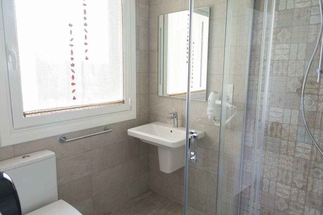 פאלאס דה ריי Hotel Mica מראה חיצוני תמונה