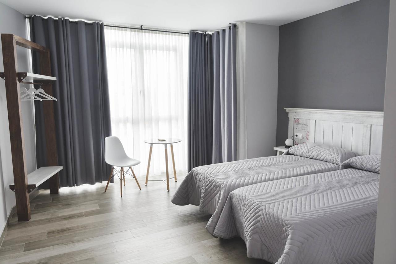 פאלאס דה ריי Hotel Mica מראה חיצוני תמונה