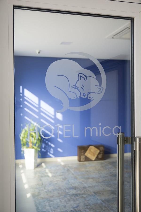 פאלאס דה ריי Hotel Mica מראה חיצוני תמונה